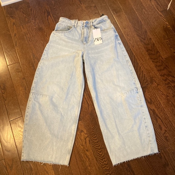 Light wash wide leg zara jeans - Picture 1 of 3